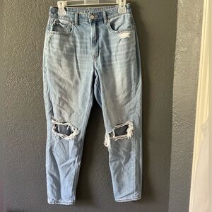 American Eagle Distressed High Waisted Mom Jeans - 6/Regular